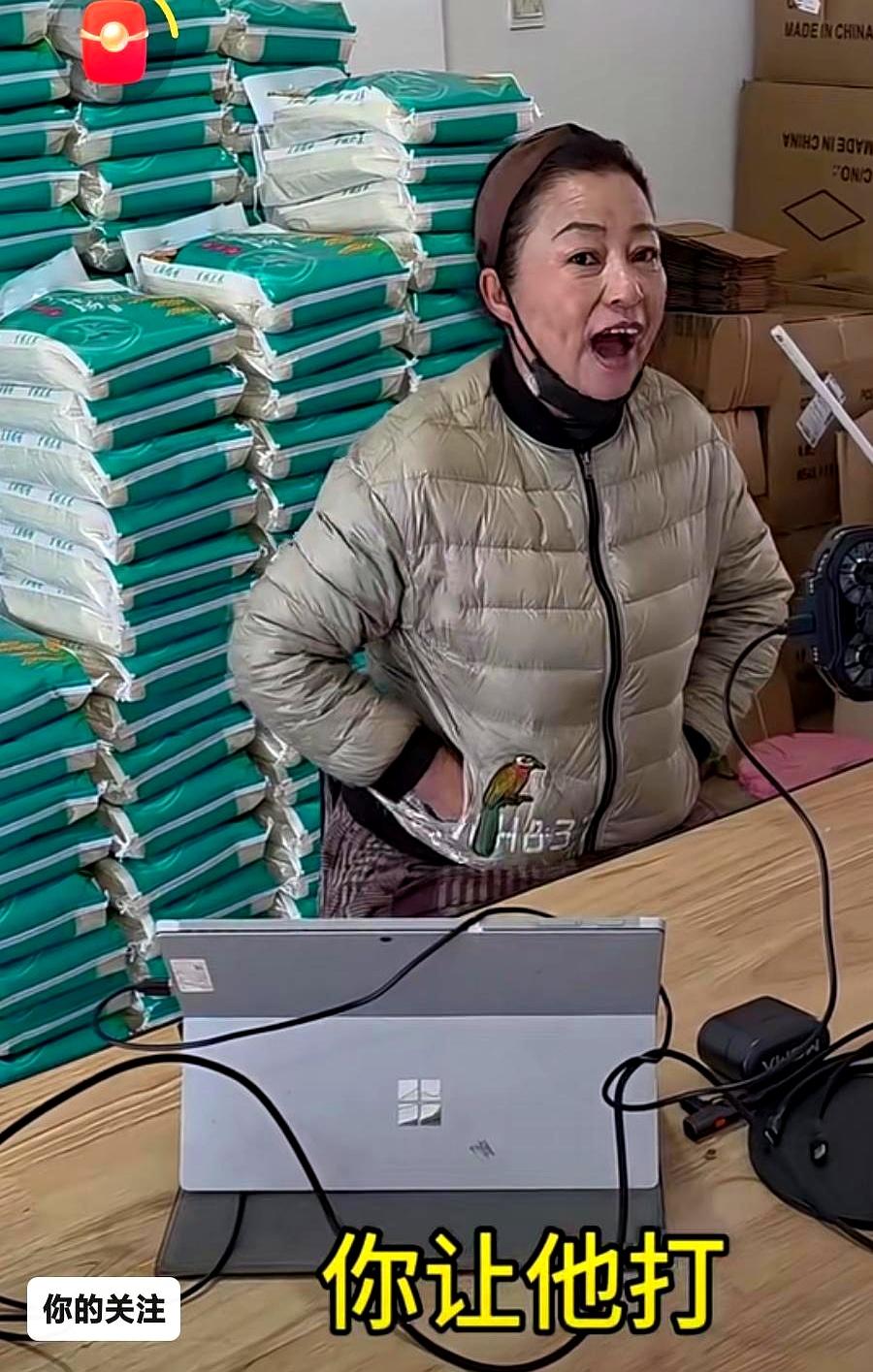 王百万和莎莎大壮翻脸了？
 

直播间里王百万对着镜头脸红脖子粗地数落对方的不是