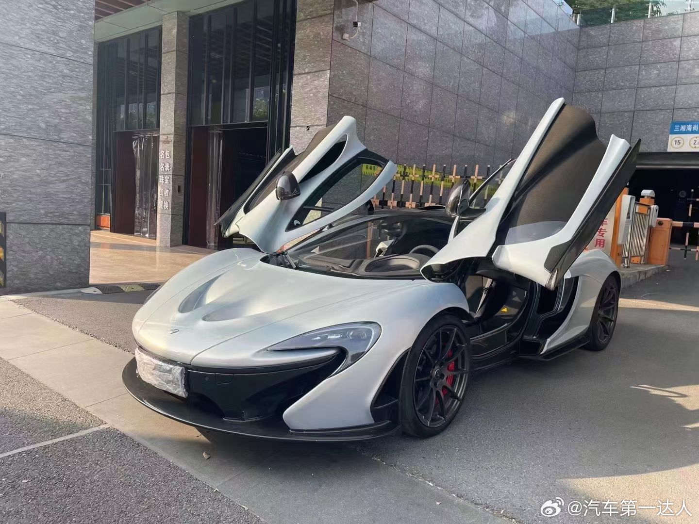 真正的梦想，从不是遥不可及的神话，而是历经时光依然滚烫的执念。作为三大神车之一的