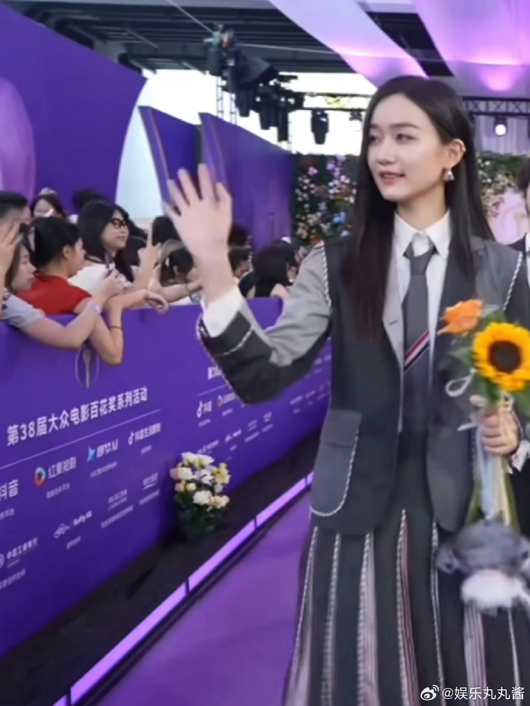 童年林萧长大了 杨幂纪姿含两个林萧都来百花奖了 跨越时光的奇妙缘分，杨幂与纪姿含