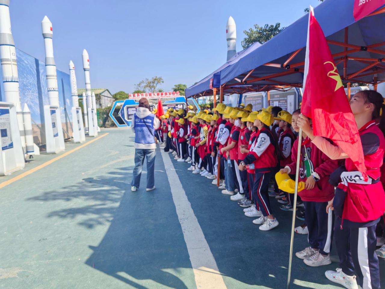 秋冬季节迎来了研学潮，不少的中小学校都会组织学生进行研学，让学生开阔视野，提高实