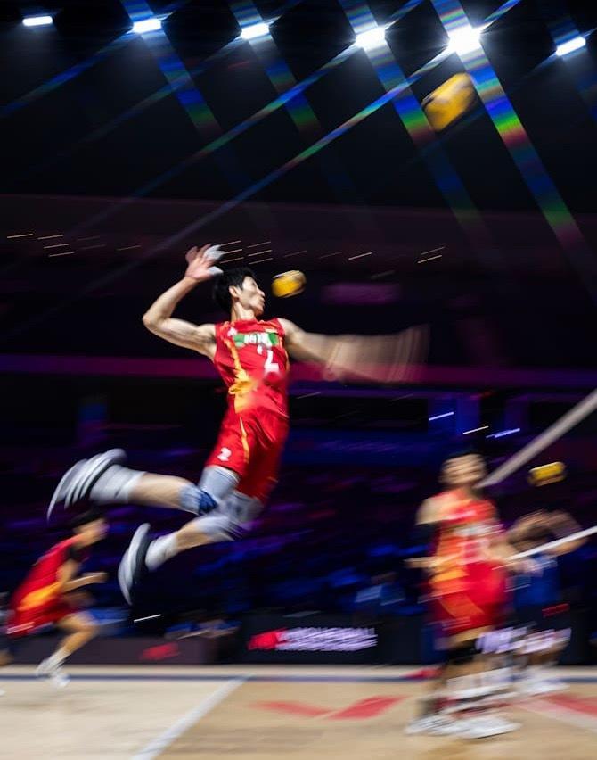 中国男排0-2美国男排第二局技术统计总得分：13-25进攻：8-12发球：0-4