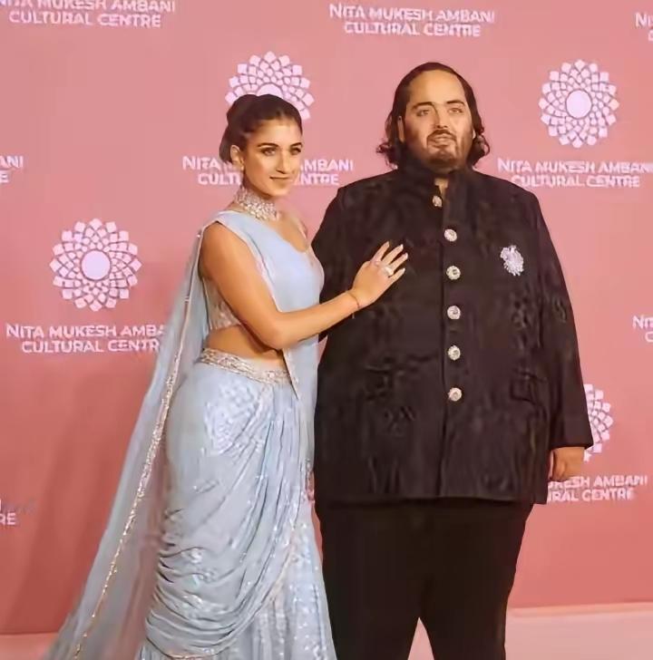 “美女与野兽”，在首富儿子和儿媳身上，体现得是淋漓尽致！
他们的婚姻，可谓是门当