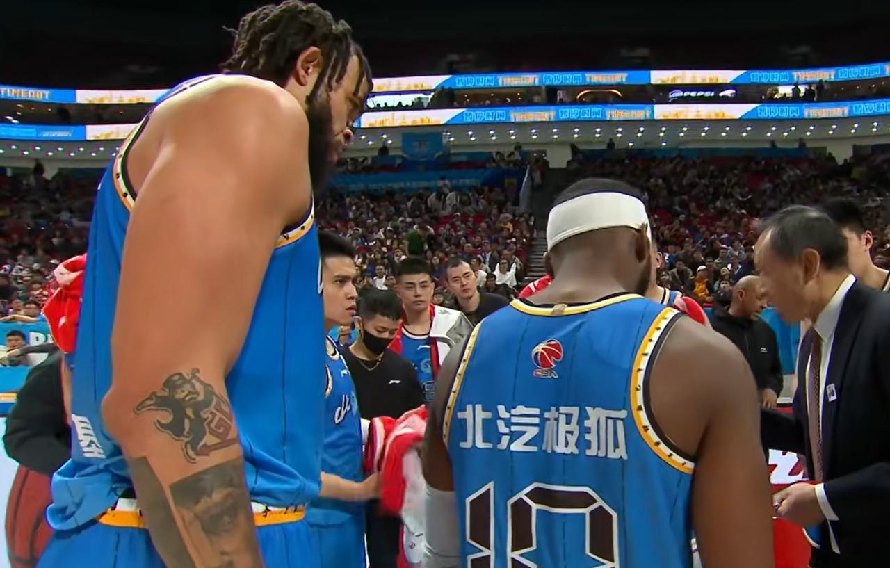 赢青岛5分，CBA名记却痛批北京队1人：太散漫，太任性了！
CBA常规赛焦点比赛