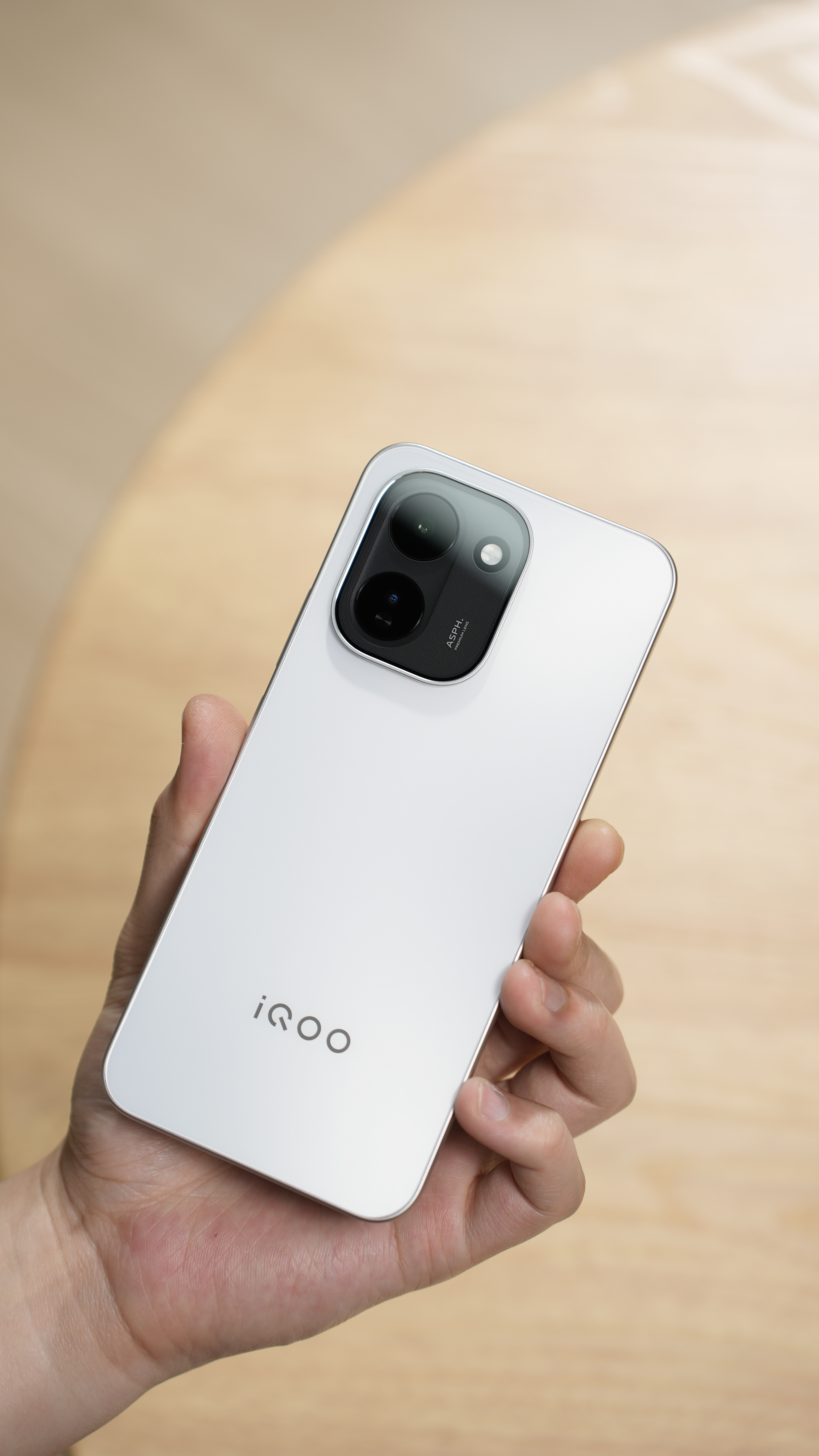 【阿B的开箱】先带大家抢先看一下iQOO Z11美不美！9020mAh大电池还有