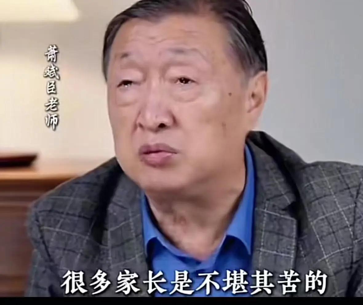 这个老教师火了！他的那番话一石激起千层浪，也引发了网友们的热烈讨论。有人说，老师