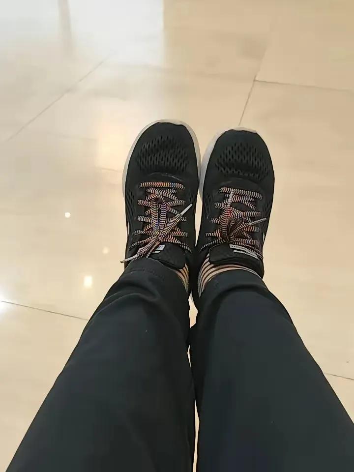 冬天不管多冷，身边不少女人都只穿一条裤子，不穿秋裤也不套棉裤，照样出门办事、逛街