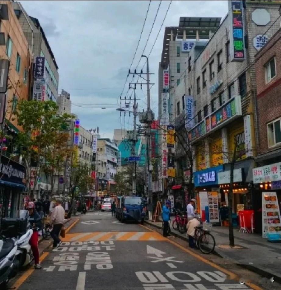 新加坡、马来西亚出现针对中国的不当言论后，美国华人跟风发表错误言论，称“中国人不