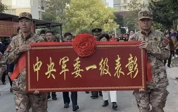 入伍近二十年，陶奇已成为一名“三特”尖兵——他考取了射击、驾驶、通信三大装甲专业