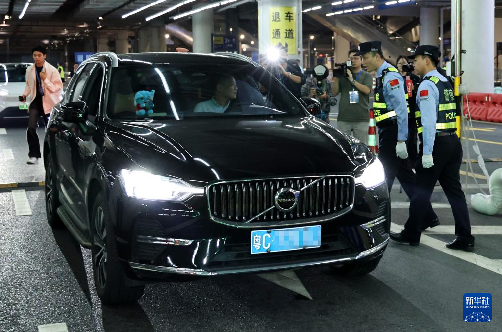 【“粤车南下”正式实施 大湾区互联互通再进一步】15日零时，随着一辆粤C车牌私家