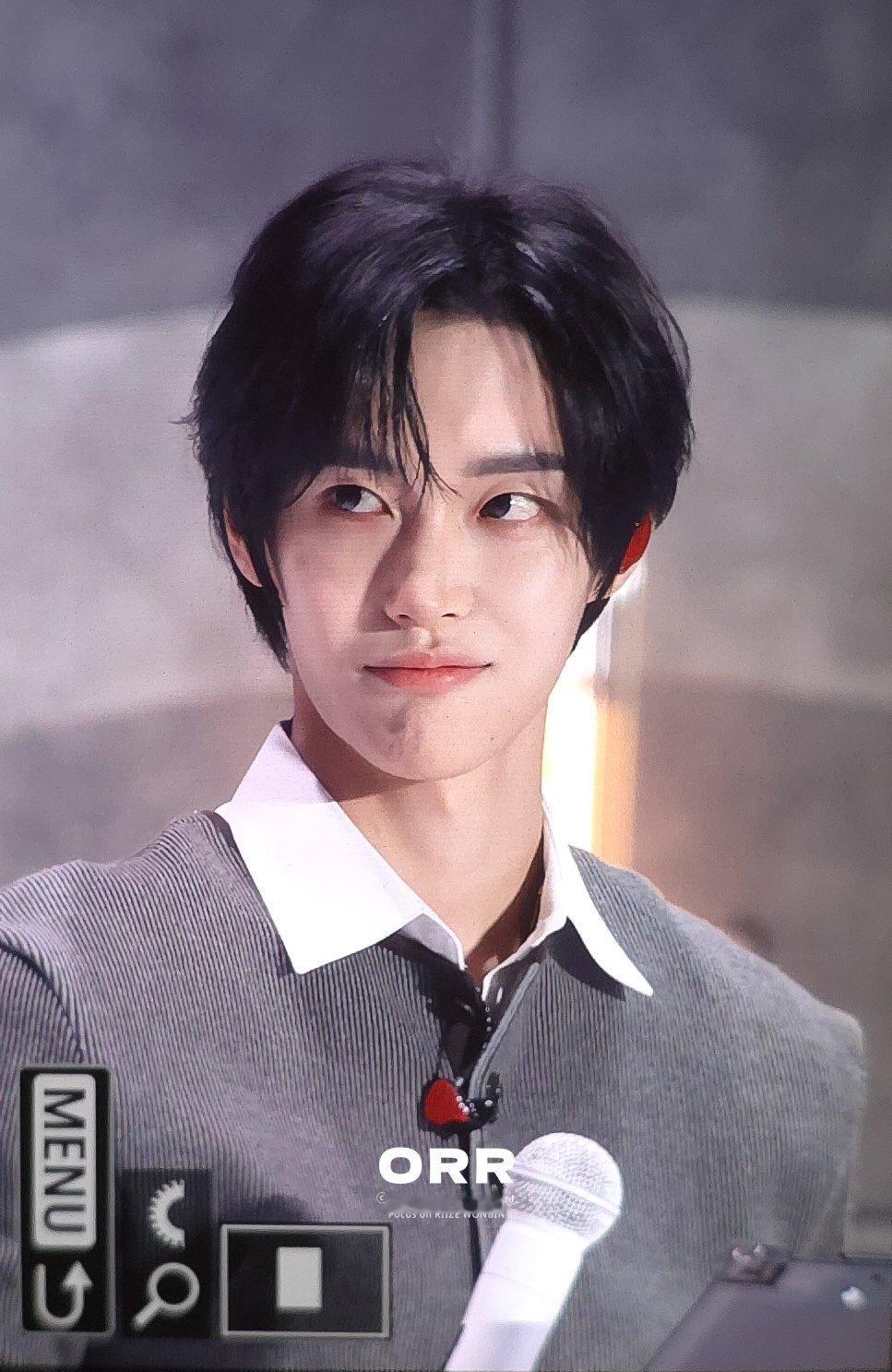 二位实在是…cr.logo 