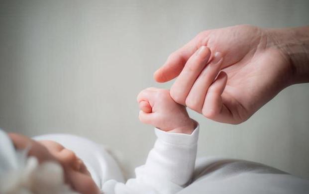 40岁二婚的我后悔没在前两年要个孩子！老公一直偏心前妻孩子！他前妻生病住院，继子