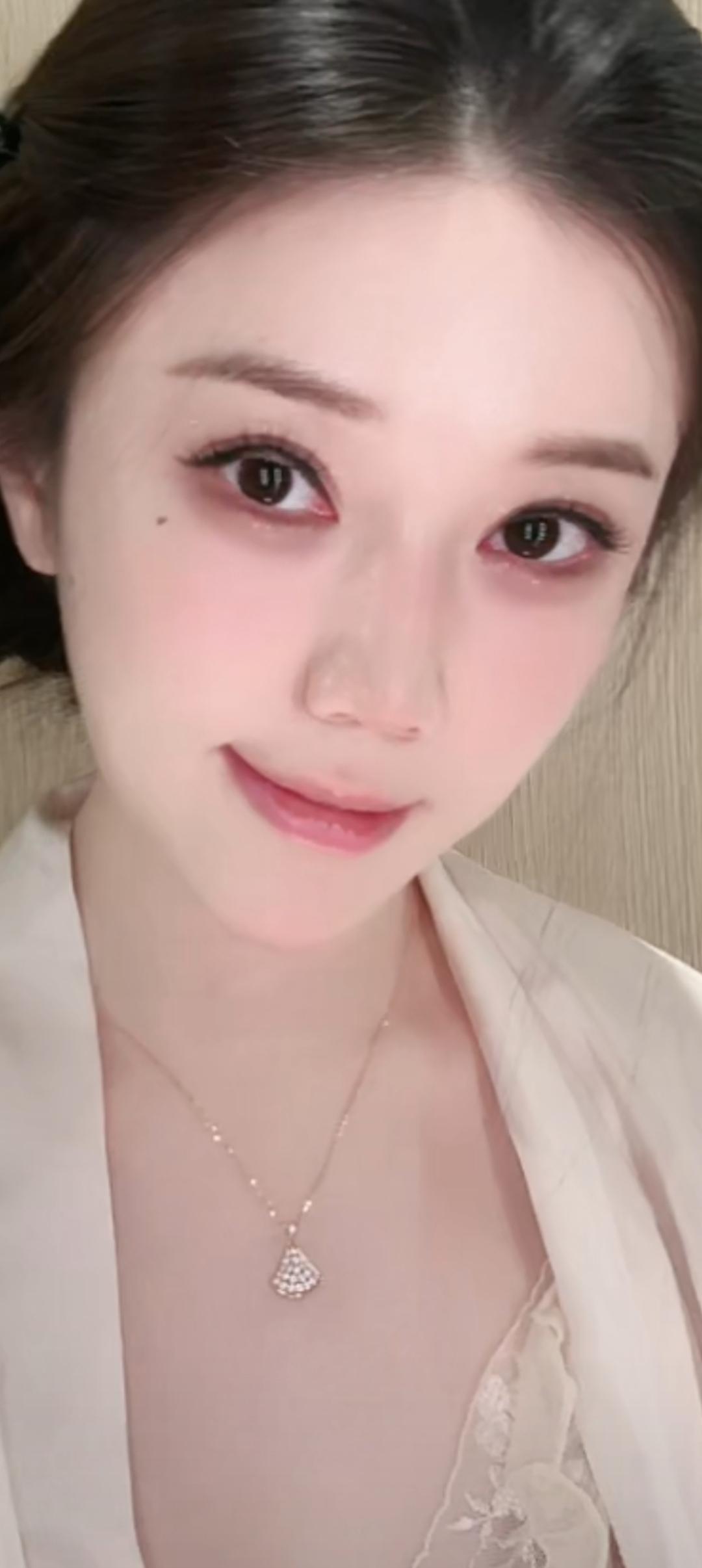 这姑娘看起来好温柔啊！
