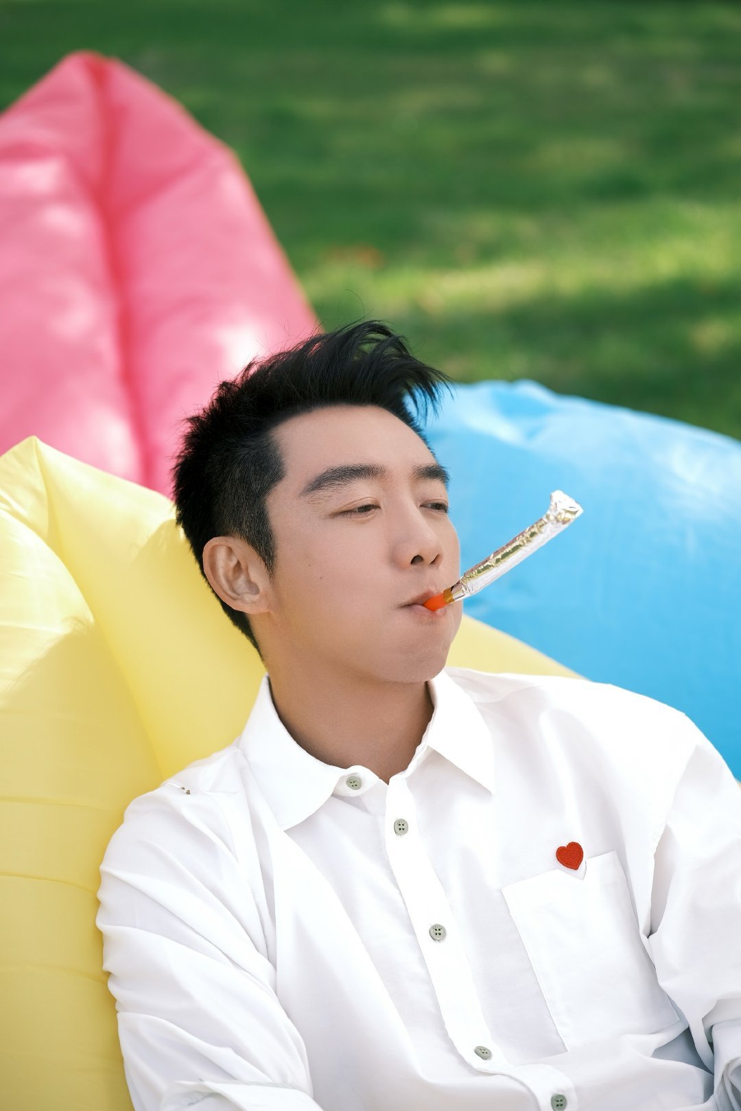 郑恺也太会整活了！心愿便利贴造型新奇又好笑，一身小纸条格外吸睛，妥妥的搞笑担当，