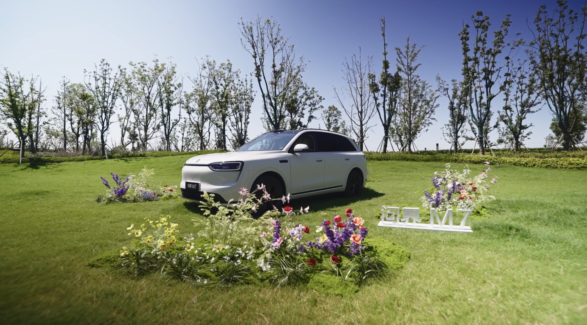 问界每卖5台车2台是用户推荐余承东暗示明年问界新车华为技术硬核加持，M7/M9爆