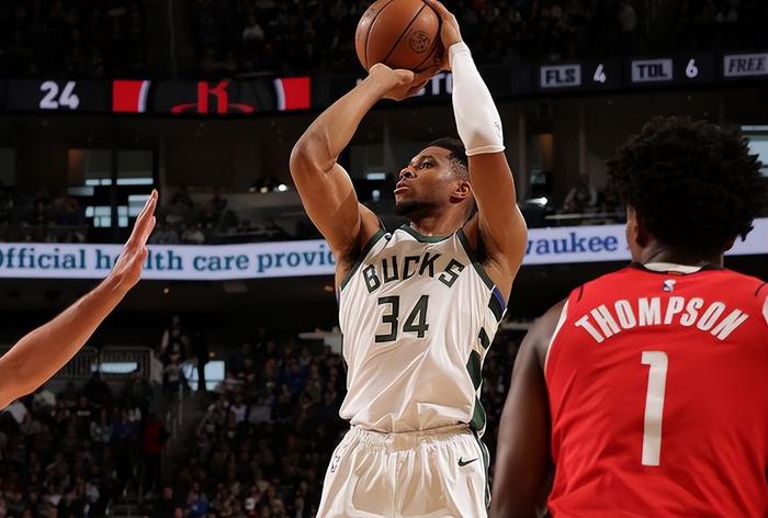 火箭122-115击败雄鹿
北京时间11月10日，火箭客场122-115击败雄鹿