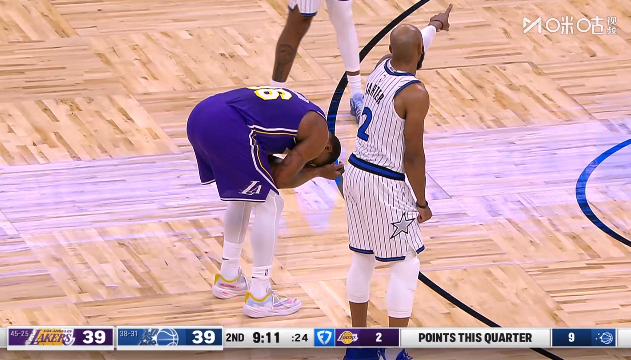 斯玛特被换下，别受伤啊。 