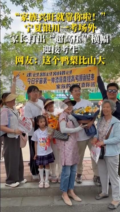 作为娱乐和搞笑，家庭内部成员间如此玩玩没有问题；但公开宣扬并形成热点，对孩子的压