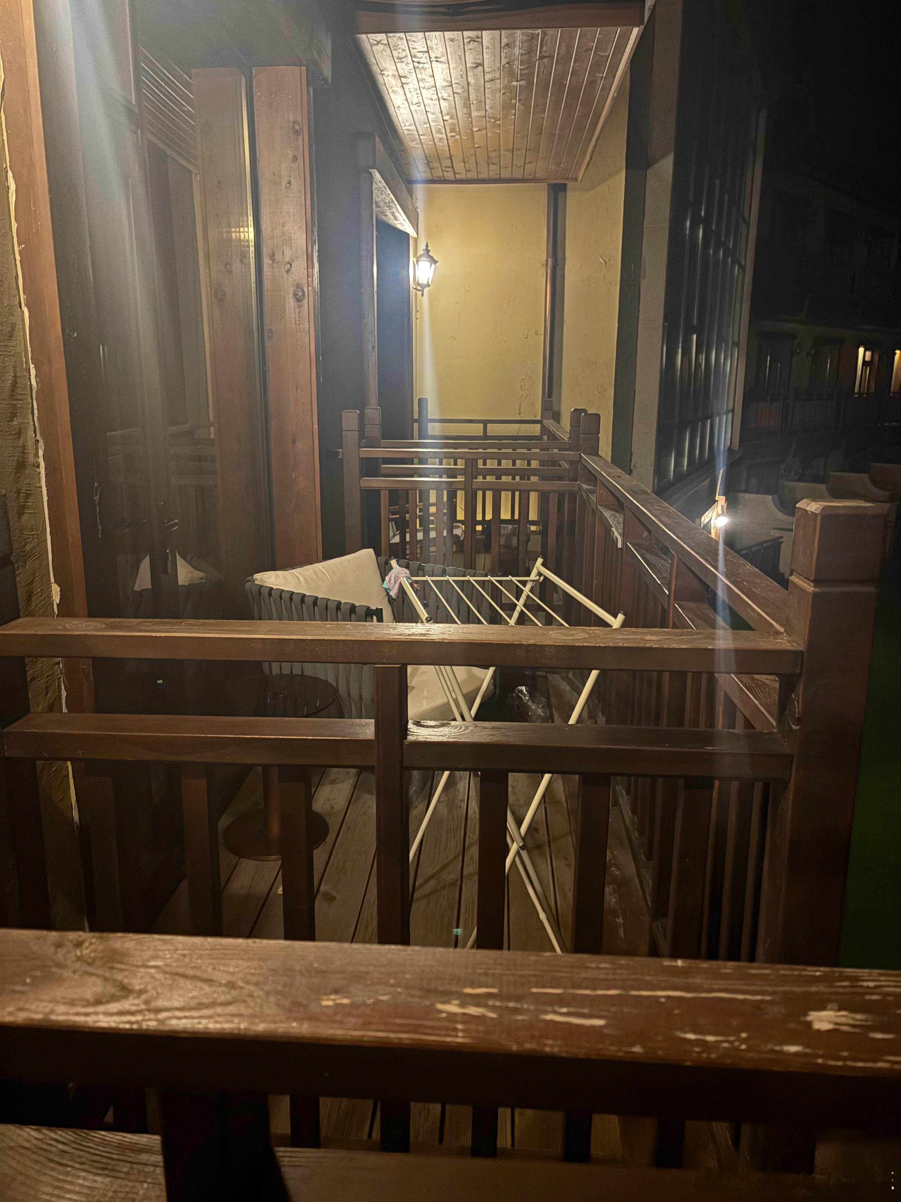 从全季退房时夫人有点发愁，说每天这么多衣服要洗，没有了洗衣机怎么办？我说带着勤劳