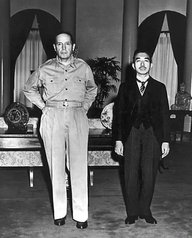 论大国的外交礼仪

这几天，“外交礼仪”成了热门词汇。这是殖人们在兴风作浪，调弄