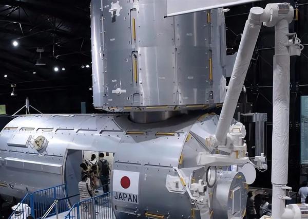 日本水下核级杀器疯狂扩容！激活古老国际法，中俄可直接出手惩戒
 
亚太局势骤然升