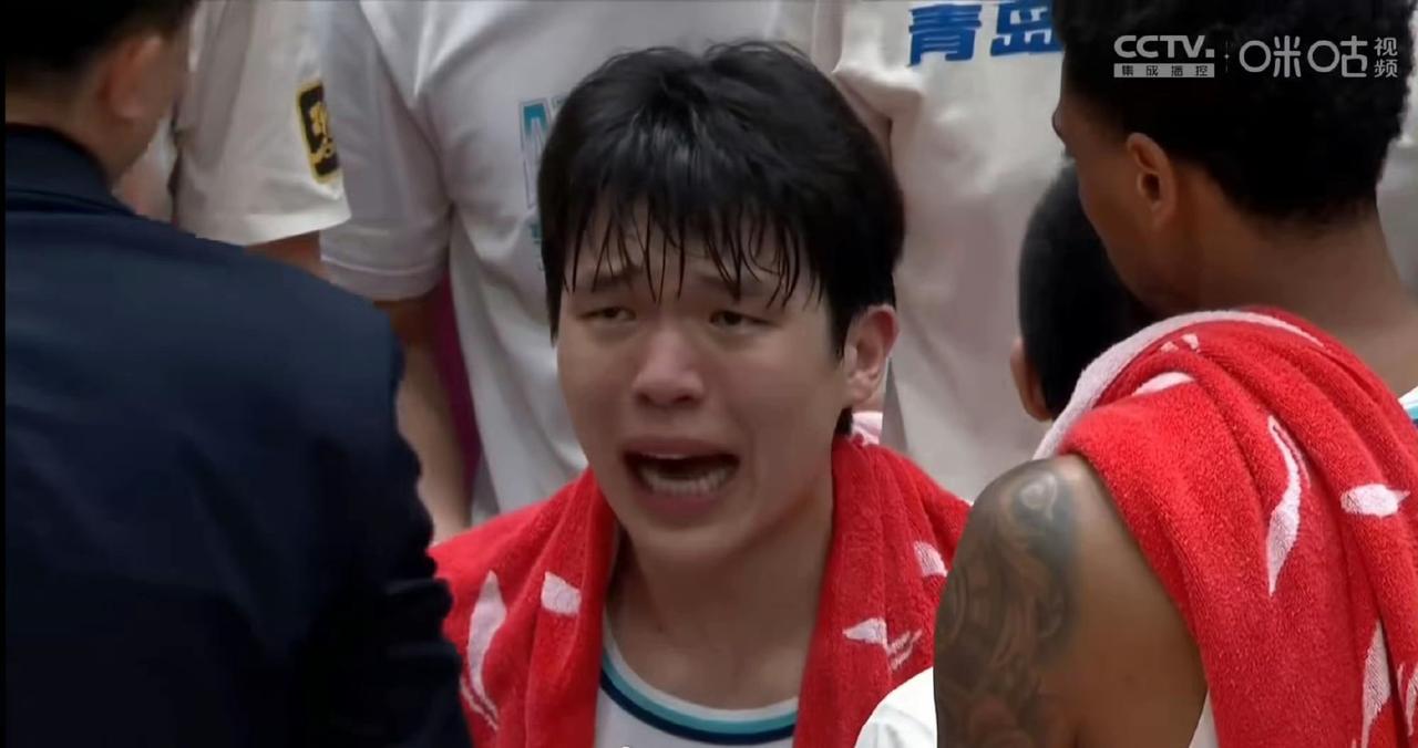 最后一场季前赛，开拓者对阵爵士，杨瀚森6犯离场，仅得到3分1助1帽1断。但令人印