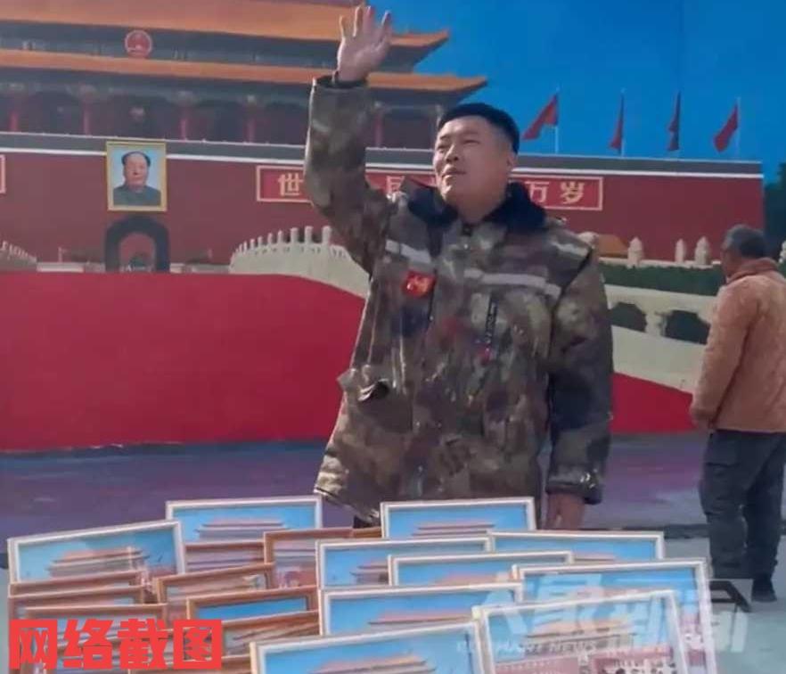 河南商丘有村落男子热爱绘画为老人画心愿。

为此男子在自己家的村落墙面上绘画，为