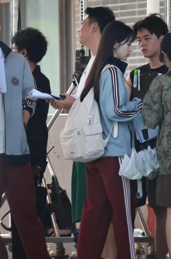 田曦薇林知夏校服造型路透天才女友林知夏的第一张路透  绝了！田曦薇林知夏校服造型