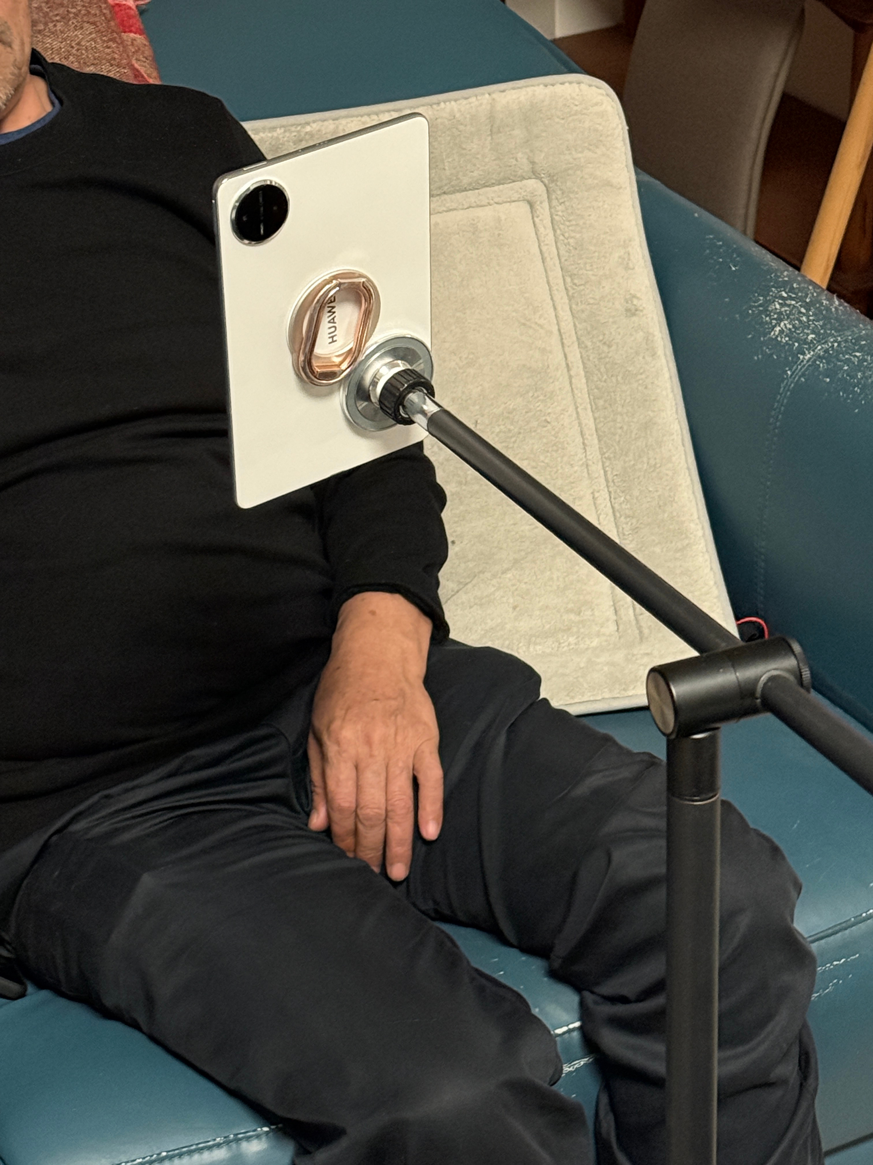 老爸说这个大平板有点大，不好放兜里我得给他搞个小挎包试试