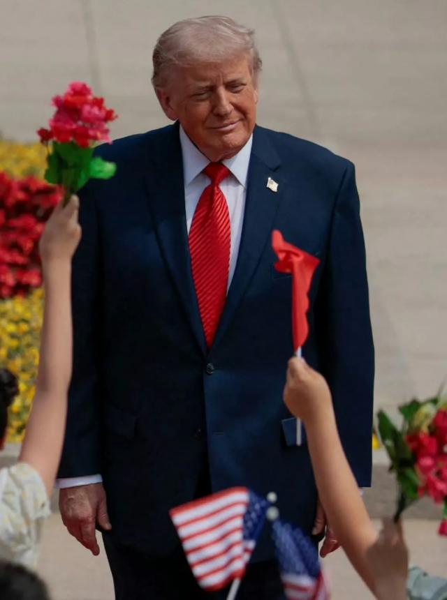 美国总统特朗普这次来华访问，给人的感觉就是很懂礼貌，说话做事很规矩，没有以往那种