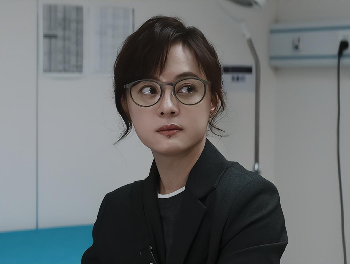 43岁的孙俪再度突破演艺天花板，拿出的新作品实力惊艳，让整个娱乐圈都为之沉默。她