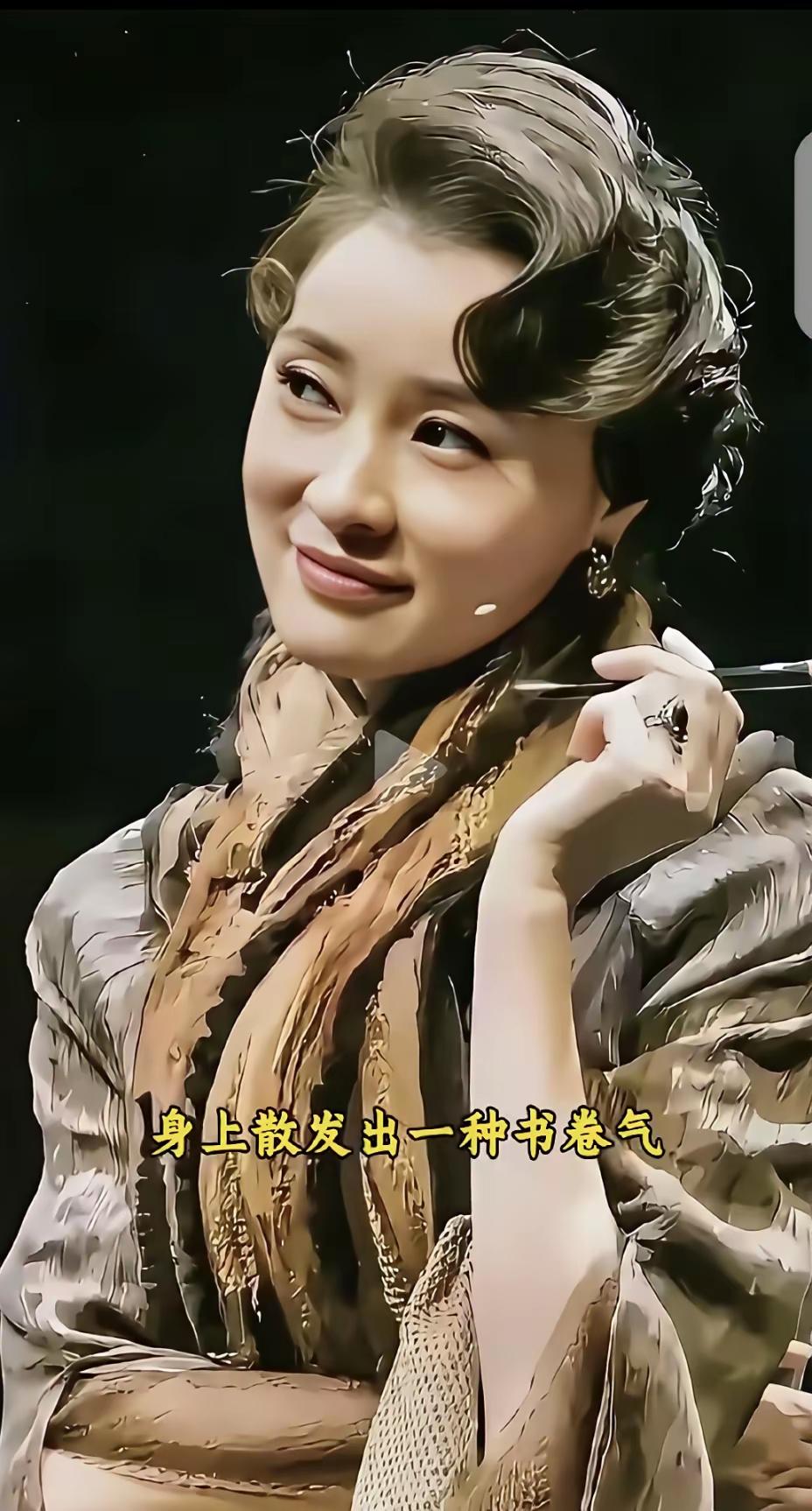 吴越知性美丽
很少会有这样妩媚妖娆的一面
不过说实话
真的很有韵味
有一种成熟美