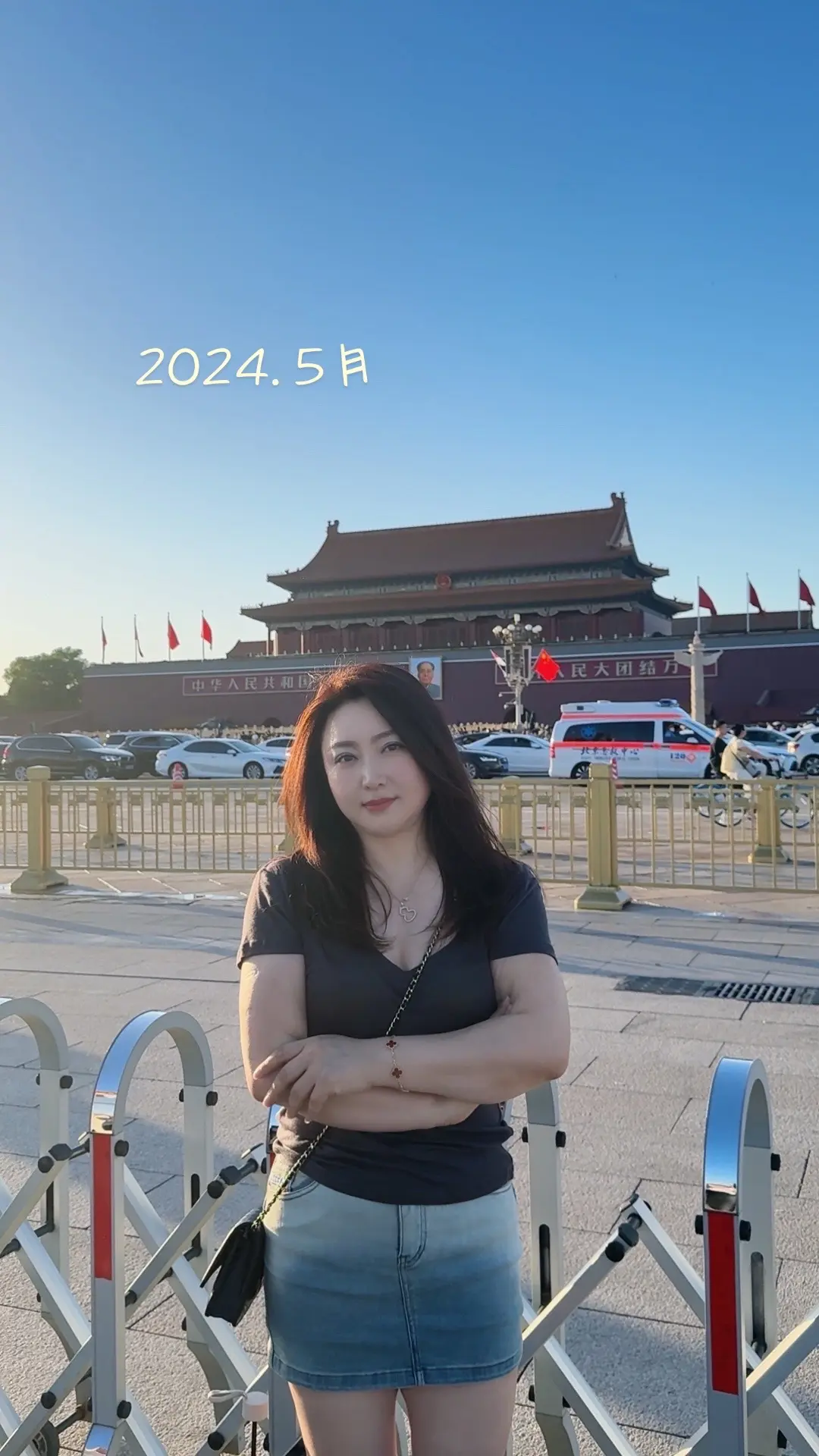 同一个人、同一个地方，相隔 一年；变化大吗……