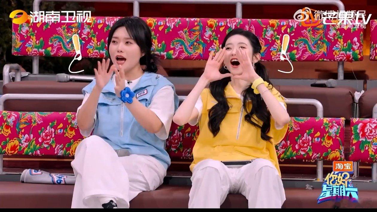 赖伟明跳舞完全男大来的  赖伟明跳舞是有点天赋的，李雪琴和张艺凡都看开心了哈哈哈