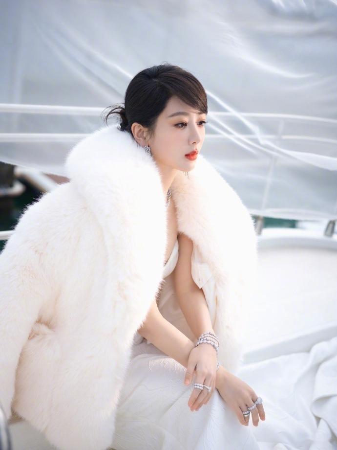 玉兰花开君再来导演杨阳杨紫新剧饰演董竹君民国题材填补女性史诗空白，杨紫与董竹君气