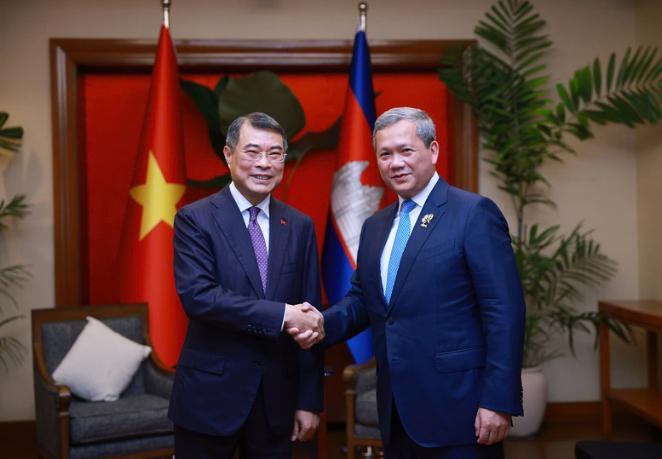 洪森父子压力山大！柬埔寨下调2026年经济增长预期至4.2%，可见柬埔寨内需脆弱