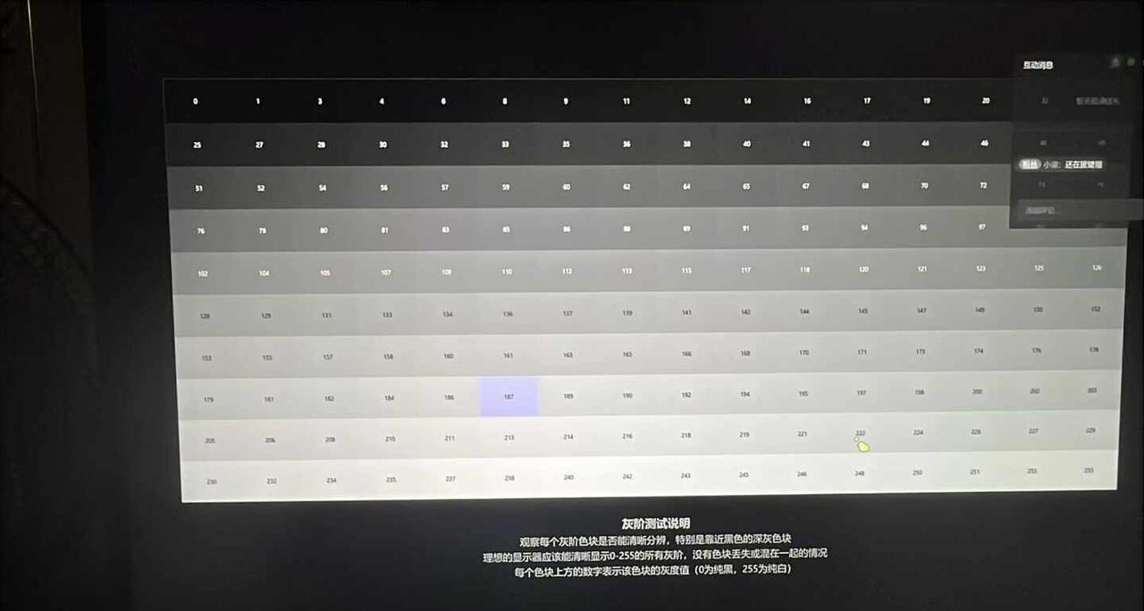 我电脑砸咋了
我画画的时候发现有灰色的变成这种纯蓝色，拿去售后说是我软件问题，其
