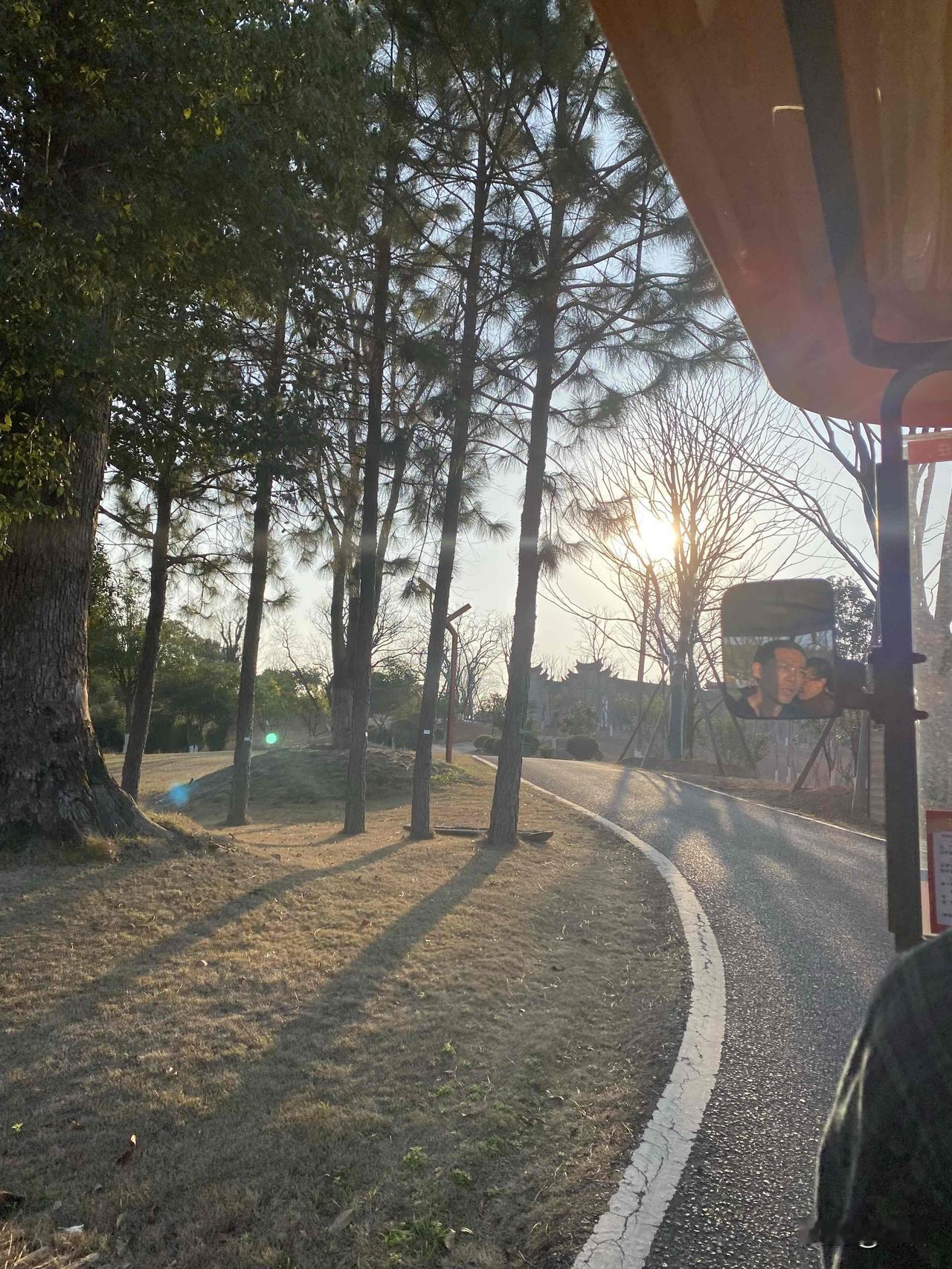 写✍️日记📔第九天

今天凌晨突发腹痛，我在厕所里蹲了整整半小时有多，冷汗直冒