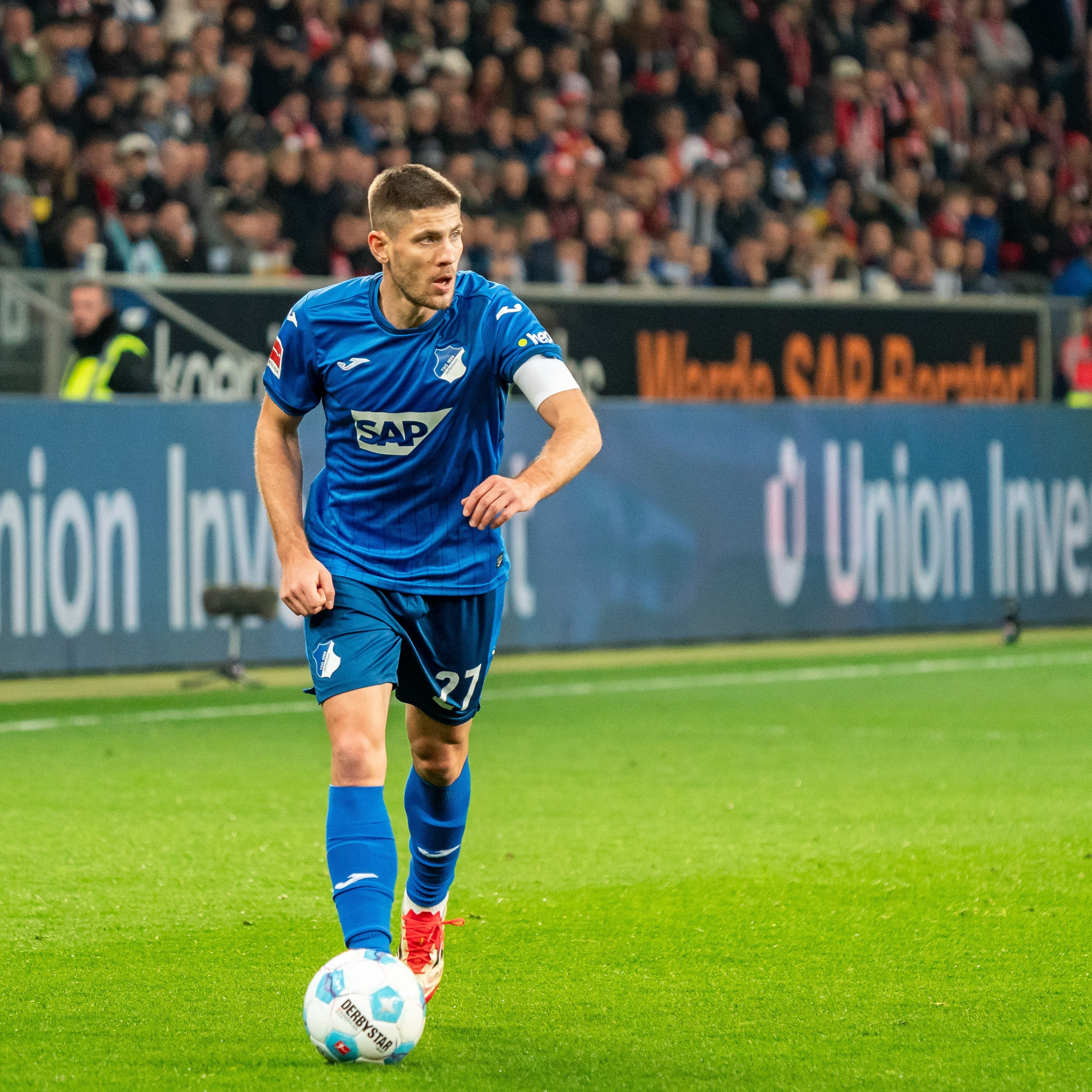 被低估的神锋，克拉马里奇的德甲进球来到了134个，超越巴西前锋埃尔伯，升至德甲外