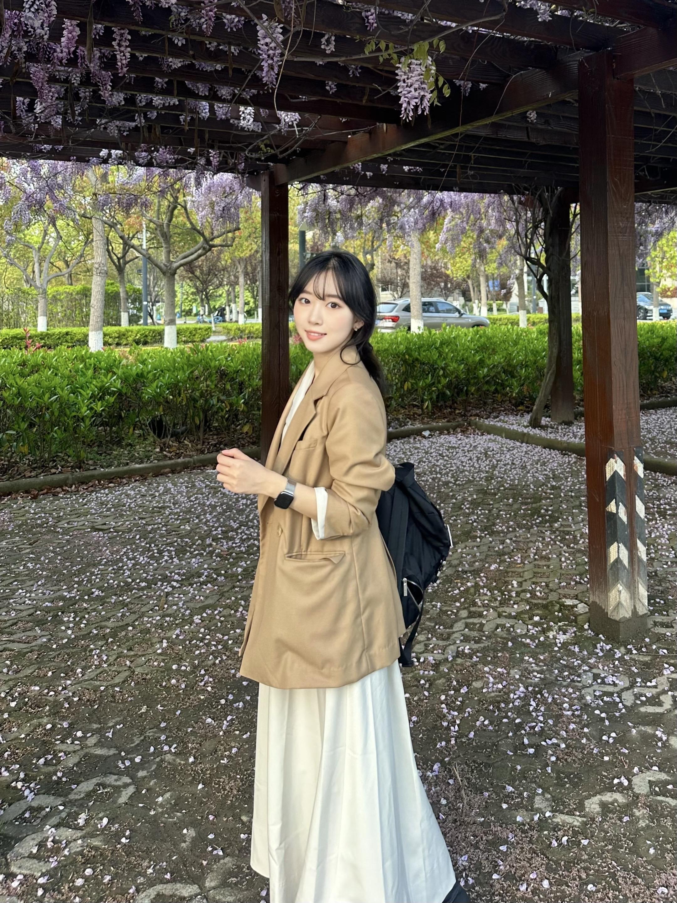 亲爱的女孩 你人生中最好的十年才刚刚开始 答应我你要有更坚韧的内心 反...