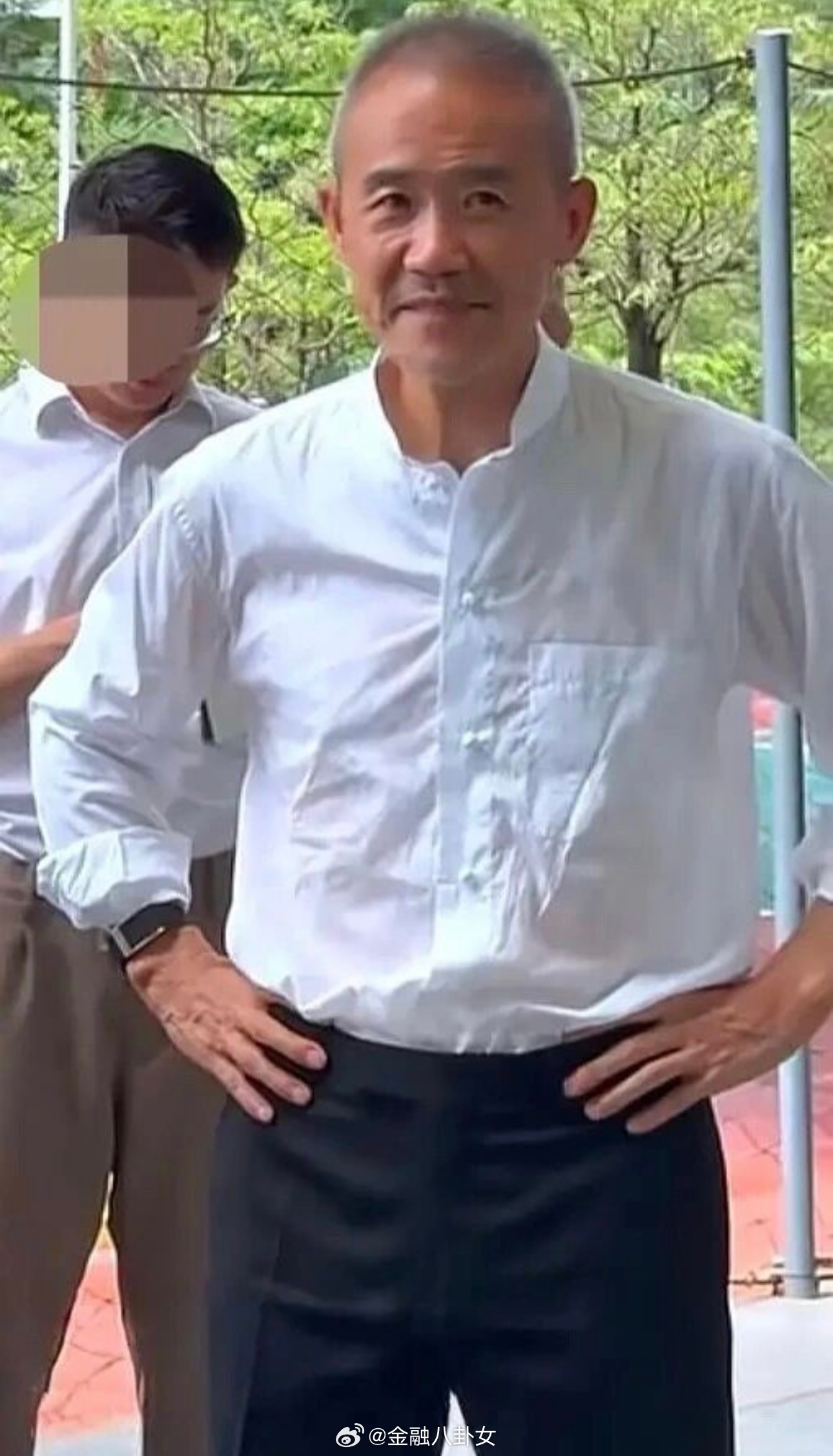 75岁的王石还没有完全退休，近日亲自考察项目，气场十足
