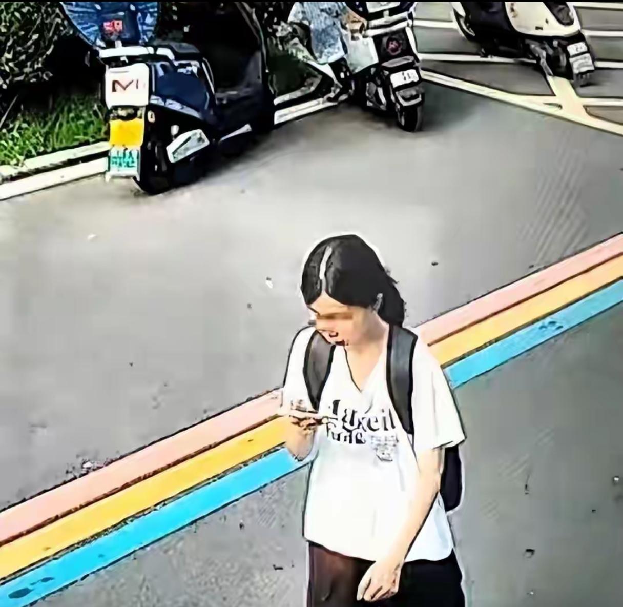22岁毕业生进山旅行，
手机在20公里外闪了11秒，然后失联了
一个刚毕业的姑娘