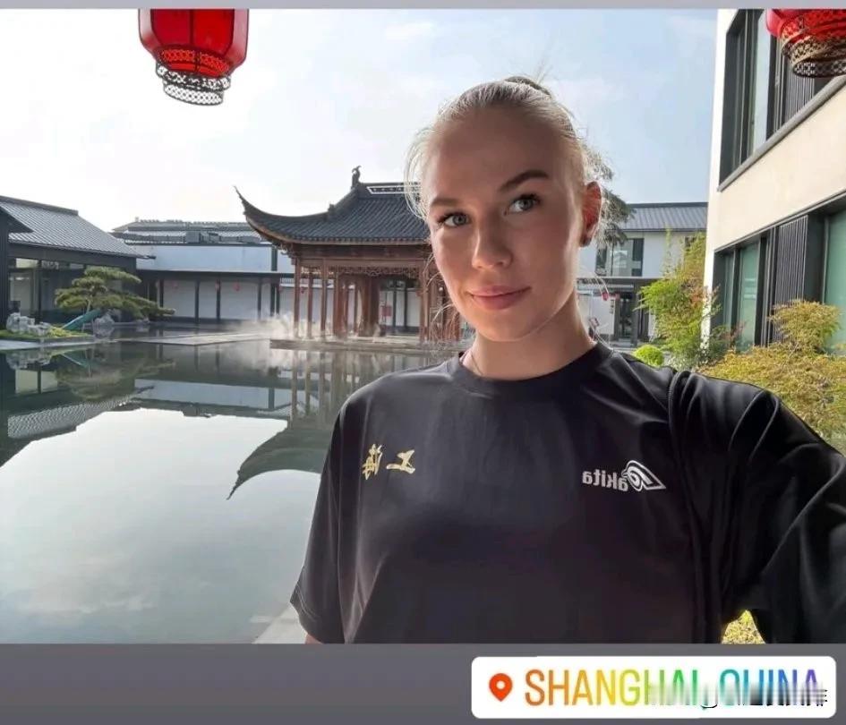 哇！盼星星，盼月亮，小彩娃终于来上海了。
本赛季排超联赛，冠亚军争夺有看头了！