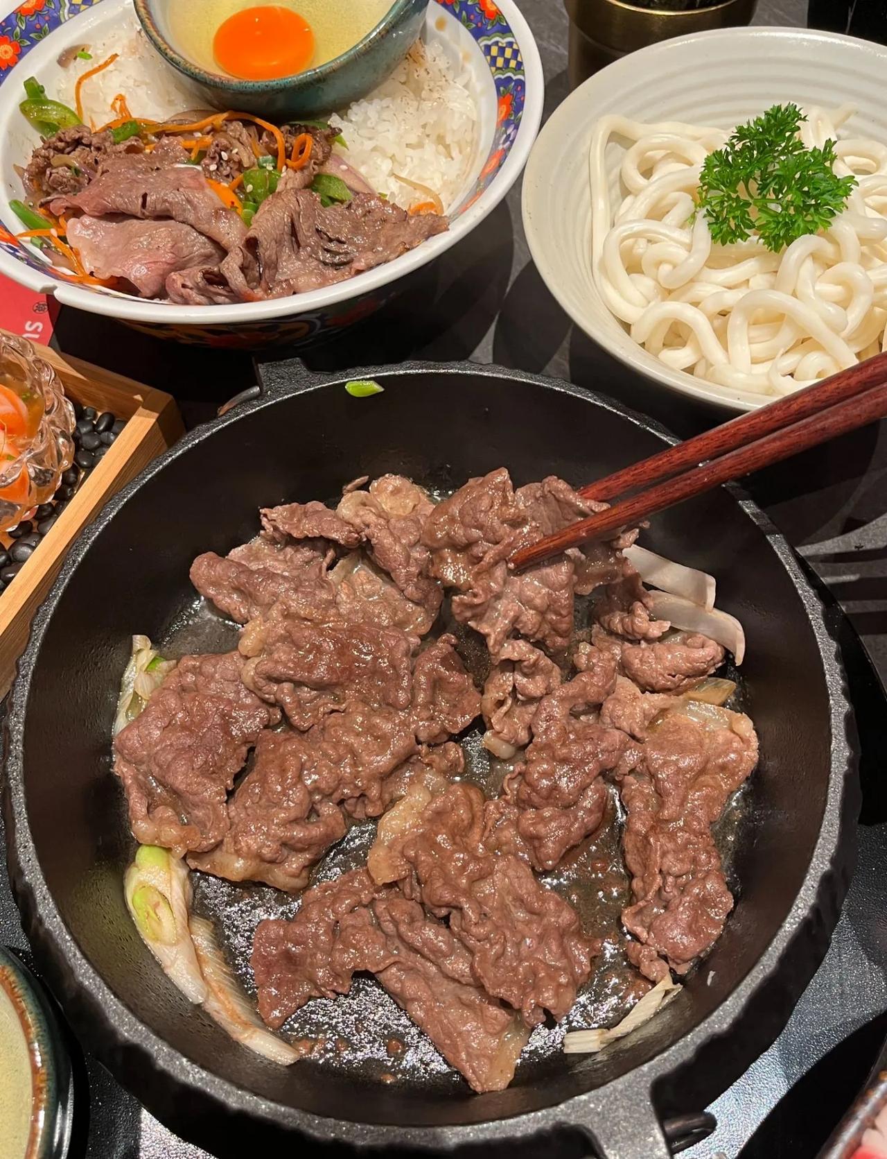兄弟们这家约会神店我求你们去试试
救命！！这家日料真的把约会氛围感拉爆了好吗！！
