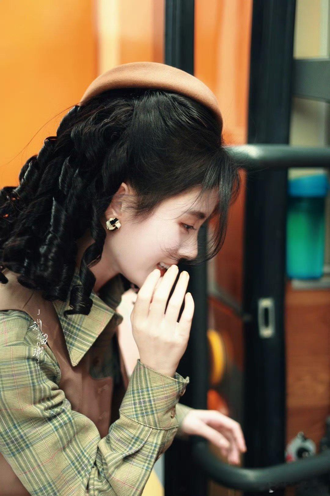 鞠婧祎苏绿夏 jjy鞠婧祎万花世界 “让大雨打破了所有阴霾 我想你早就已无可替代