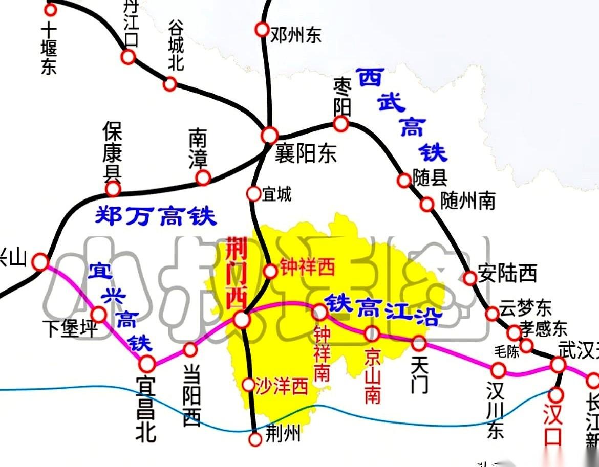 去年还在网上看段子，说咱们荆门被高铁画了个圈，完美避开。
那滋味，懂的人都懂。就