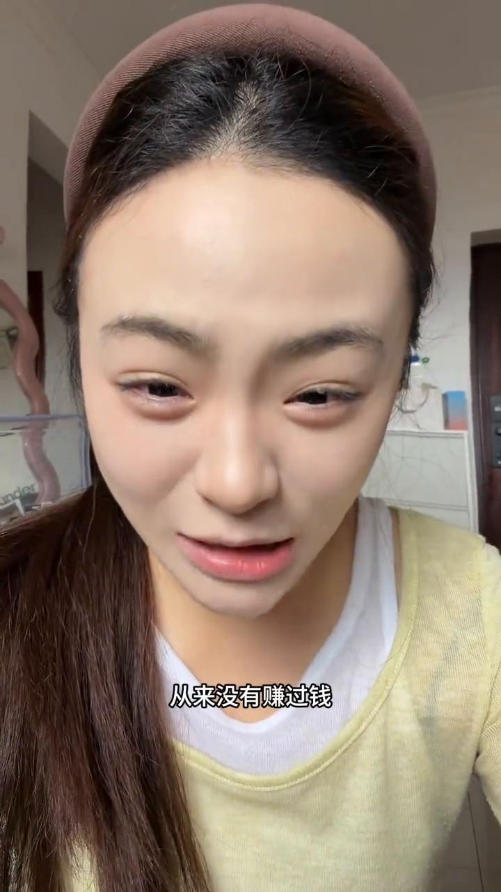 亏崩溃了。
亏10万了，50万本金只剩40万了，一直在亏，从来没有赚过钱，把我亏