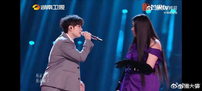 歌手直播锤娜丽莎飙高音歌手2026元气曲风配上实力唱功，欢快氛围感席卷整个演播大