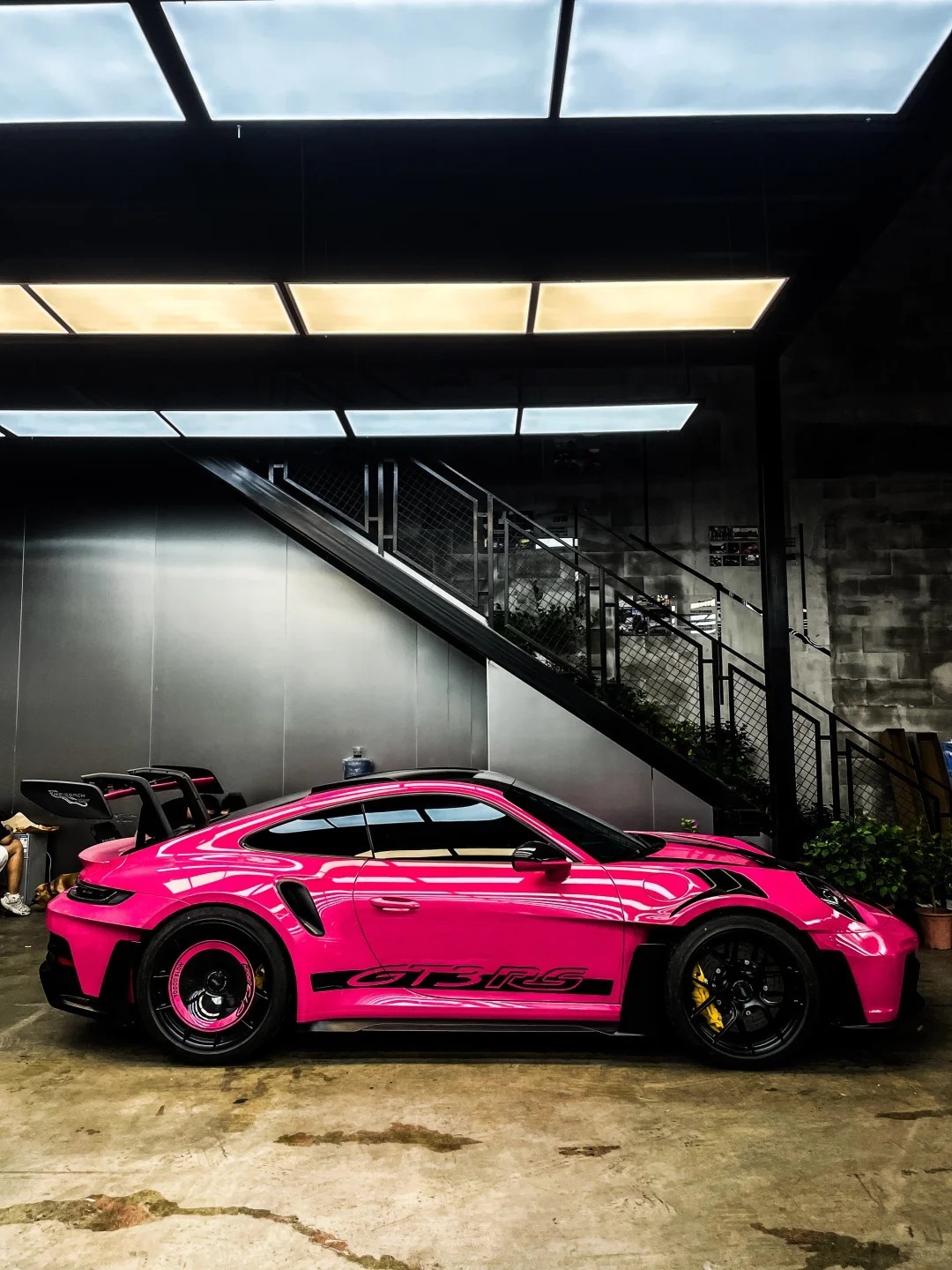 玫红色GT3 RS，看到的有福了车的新衣