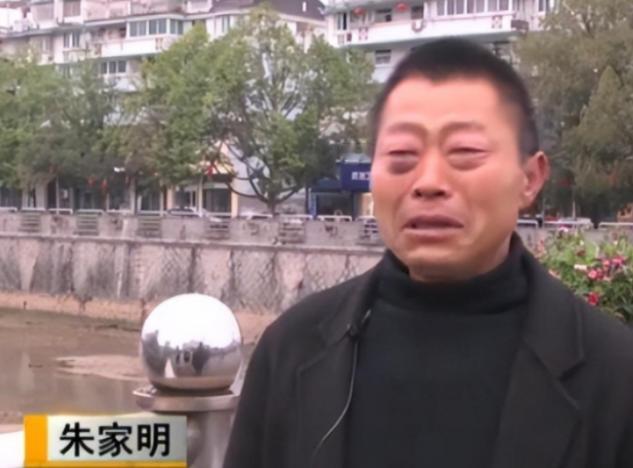 2003年，浙江夫妻收留漂泊了10年的失忆流浪汉，与其一起生活17年后，流浪汉竟