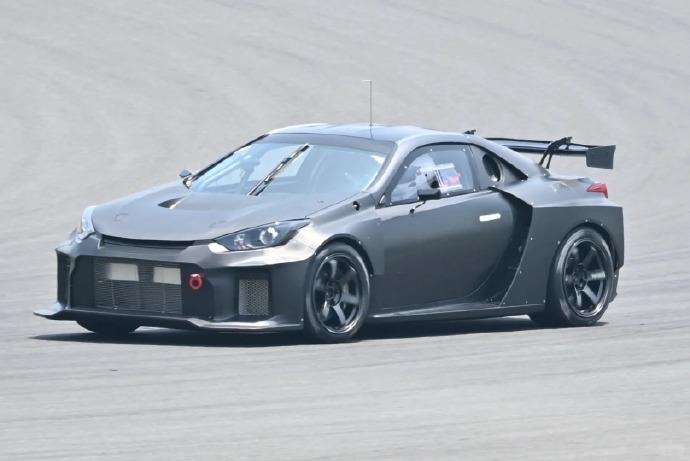 丰田MR2回归?
据说是新一代丰田MR2在测试了。
用的GR Yaris的部件搭